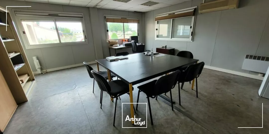 A VENDRE UN LOCAL D'ACTIVITE DE 2 425 m² - ZONE INDUSTRIELLE - ANTIGNY