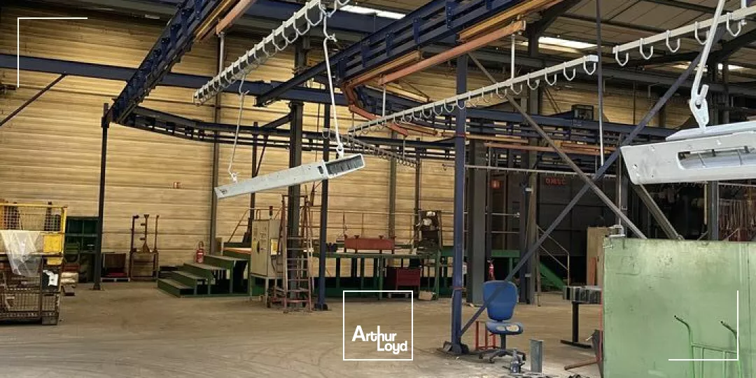 A VENDRE UN LOCAL INDUSTRIEL DE 4350 m² PLUS GRAND FONCIER - ZONE SUD DE NIORT