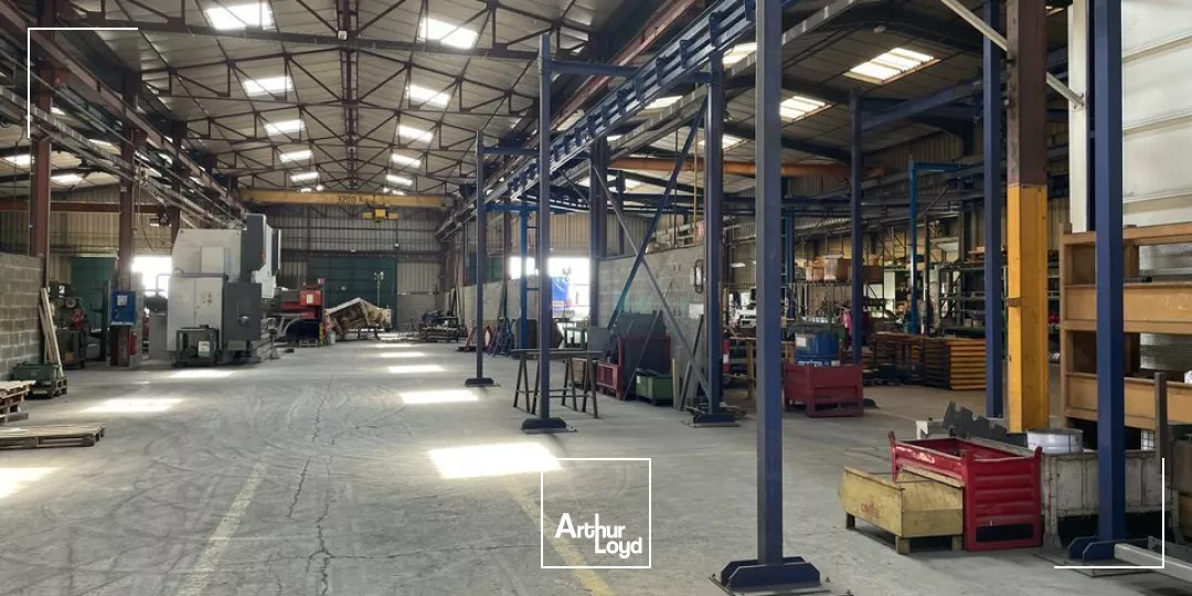 A VENDRE UN LOCAL INDUSTRIEL DE 4350 m² PLUS GRAND FONCIER - ZONE SUD DE NIORT