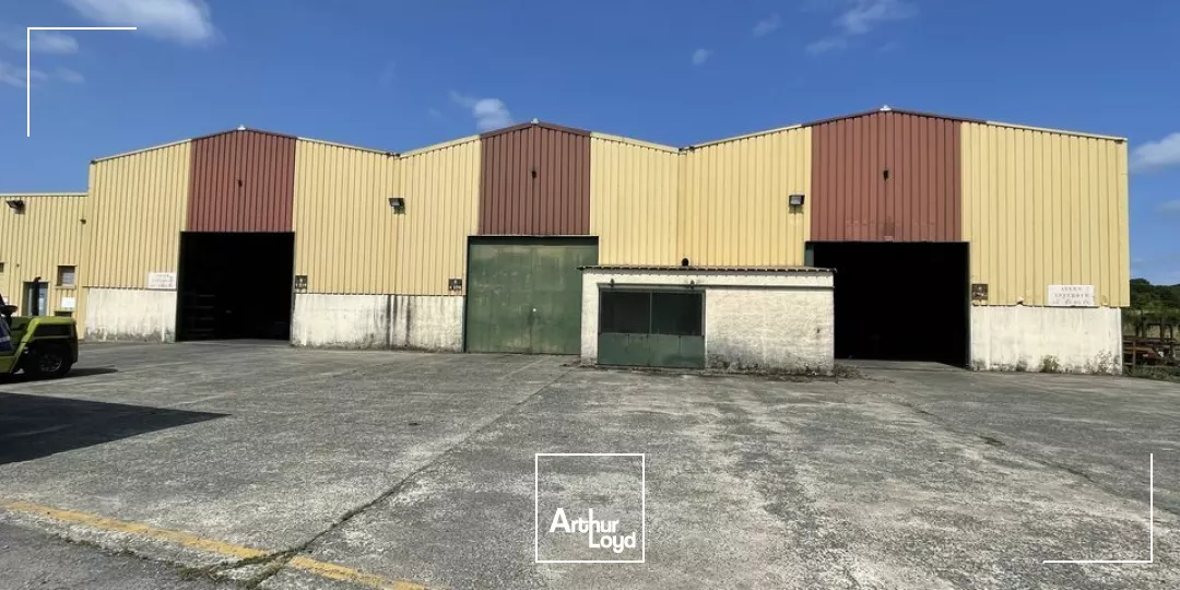 A VENDRE UN LOCAL INDUSTRIEL DE 4350 m² PLUS GRAND FONCIER - ZONE SUD DE NIORT
