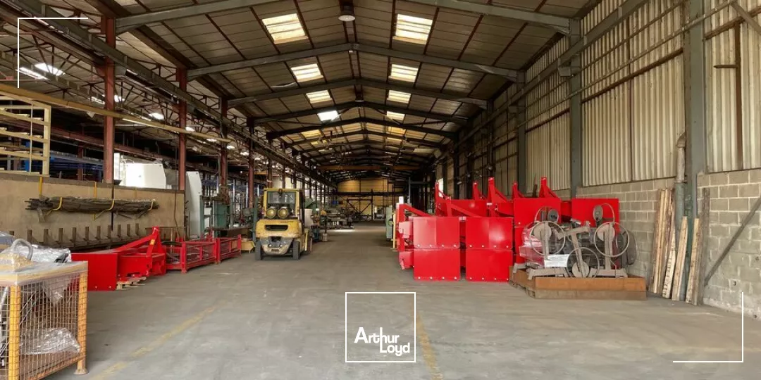 A VENDRE UN LOCAL INDUSTRIEL DE 4350 m² PLUS GRAND FONCIER - ZONE SUD DE NIORT