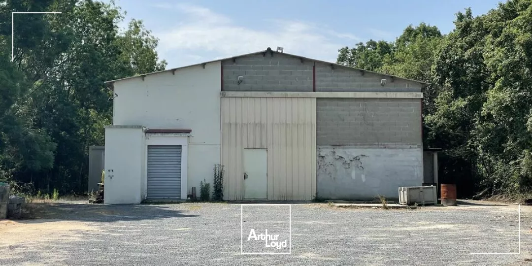 A VENDRE UN LOCAL INDUSTRIEL DE 4350 m² PLUS GRAND FONCIER - ZONE SUD DE NIORT