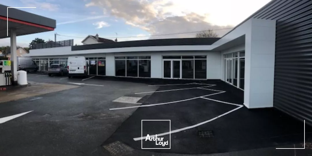 A LOUER LOCAL COMMERCIAL DE 214m² - AXE PASSANT - POITIERS SUD AVENUE DU 8 MAI 1945