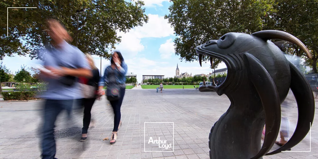 NIORT BEL EMPLACEMENT RUE PREMIUM HYPER CENTRE