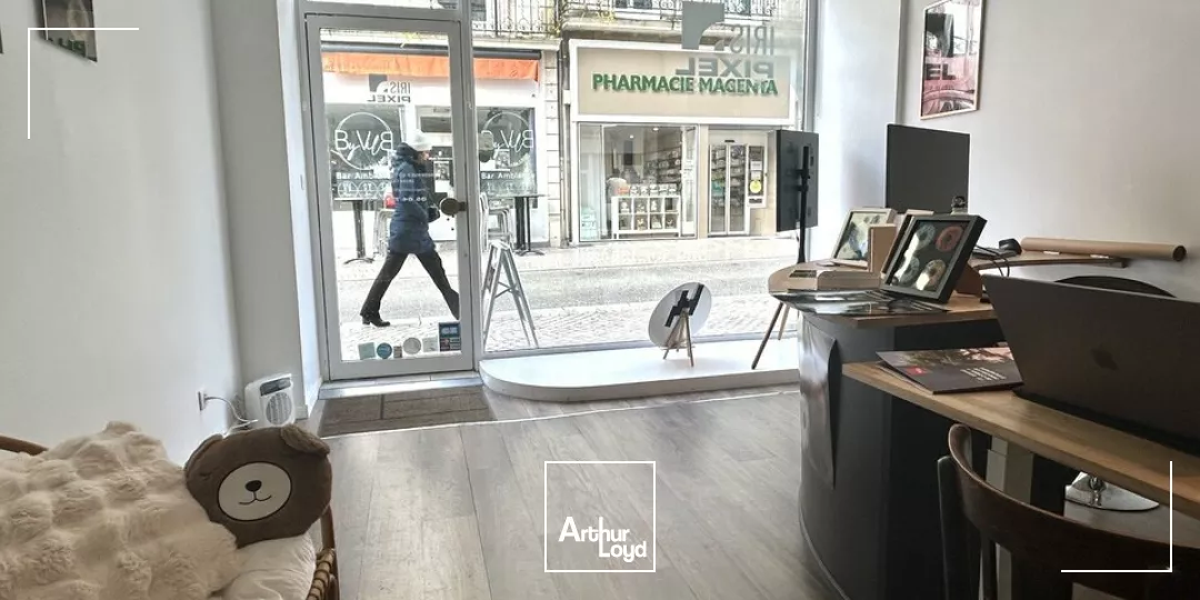 LOCAL COMMERCIAL 20M2 POITIERS HYPER CENTRE PIETON