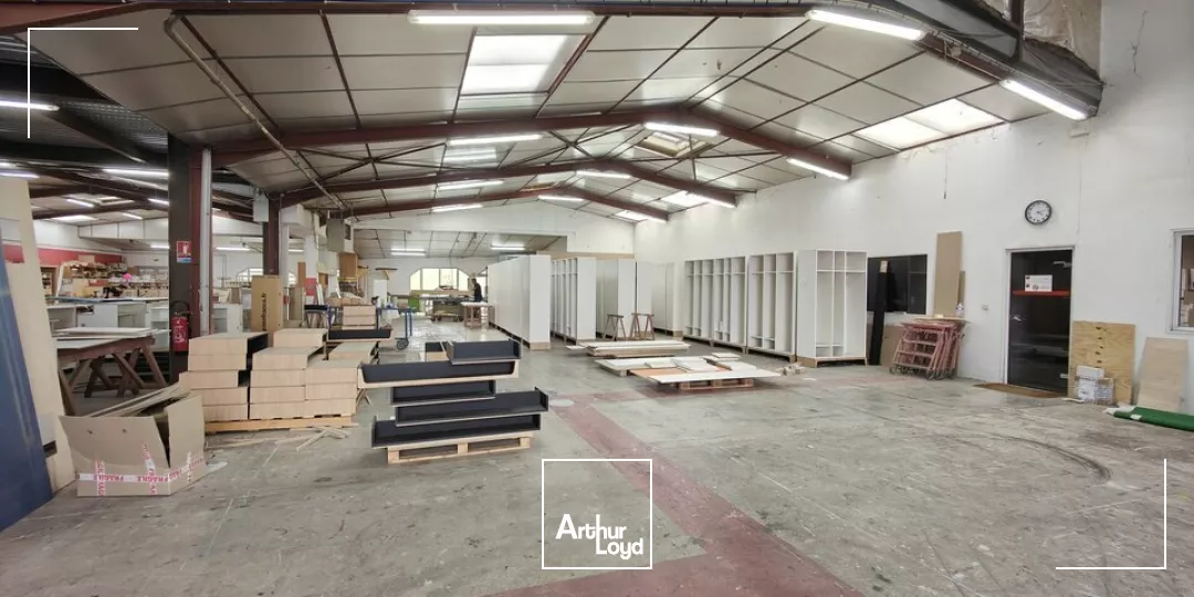 A LOUER - BATIMENT INDUSTRIEL GRAND POITIERS CHASSENEUIL 2800M2