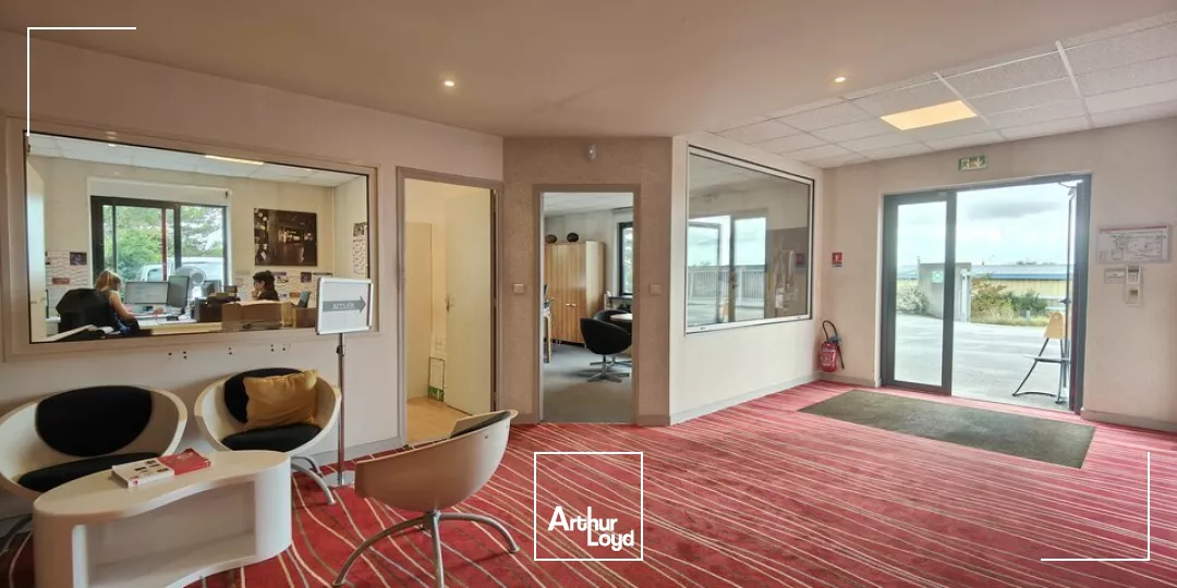 A LOUER / A VENDRE - BATIMENT INDUSTRIEL - GRAND POITIERS CHASSENEUIL 2800M2