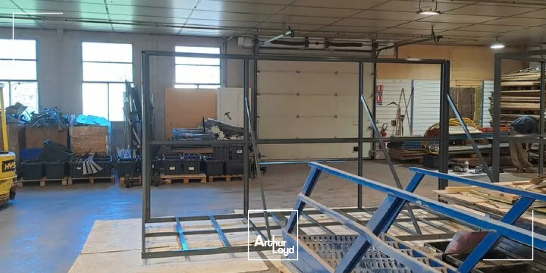 A LOUER LOCAL COMMERCIAL IDEAL PROJET BOWLING ET/OU RESTAURATION SUR LOUDUN (86)