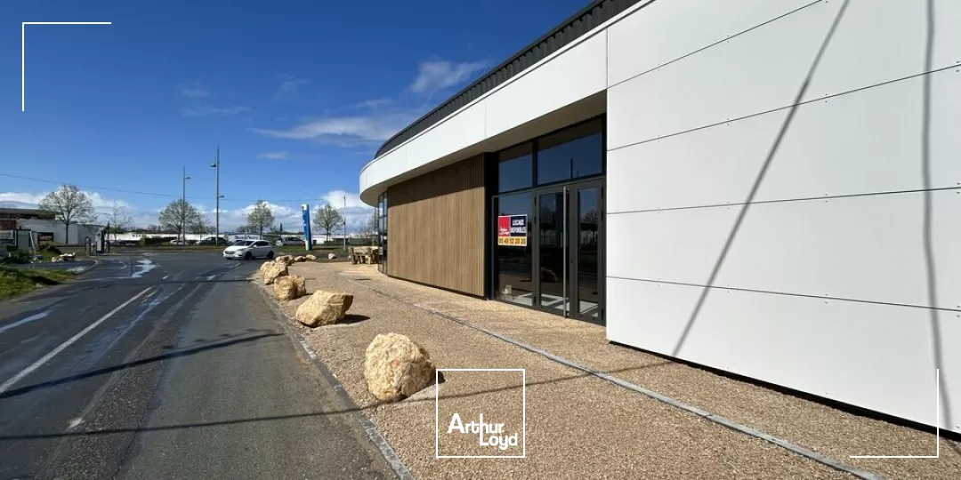 LOCAL COMMERCIAL D'EXCEPTION AU COEUR DE LA ZONE COMMERCIALE DE POITIERS SUD 