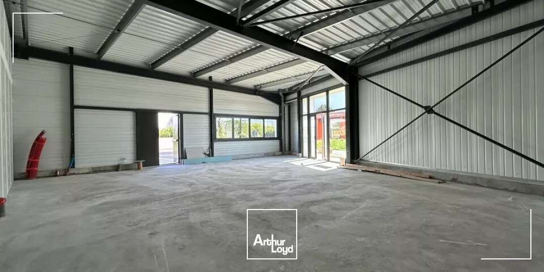 LOCAL COMMERCIAL D'EXCEPTION AU COEUR DE LA ZONE COMMERCIALE DE POITIERS SUD 