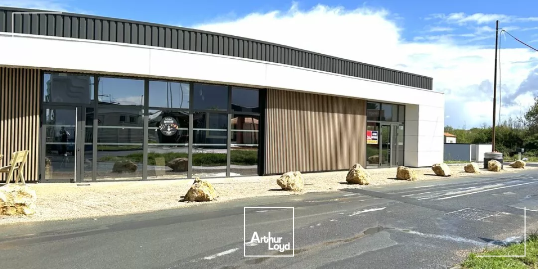 LOCAL COMMERCIAL D'EXCEPTION AU COEUR DE LA ZONE COMMERCIALE DE POITIERS SUD 