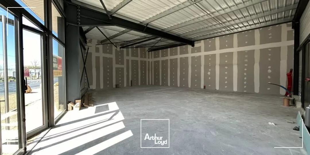 LOCAL COMMERCIAL D'EXCEPTION AU COEUR DE LA ZONE COMMERCIALE DE POITIERS SUD 