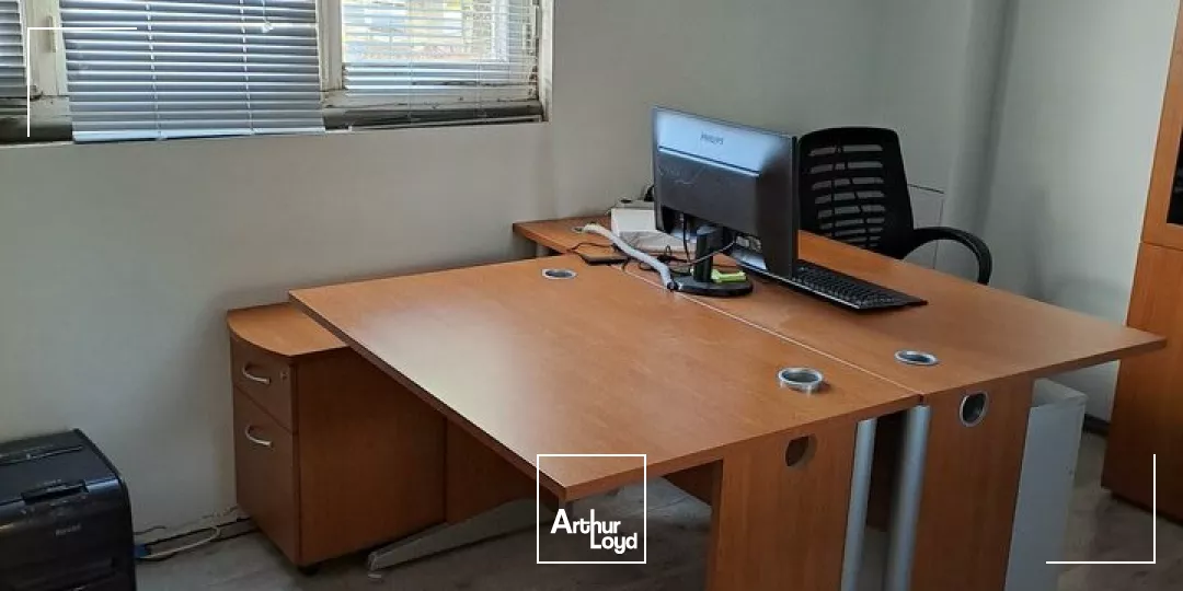 LOCAUX DE STOCKAGE A LOUER AVEC BUREAUX LOUDUN SUD (86)