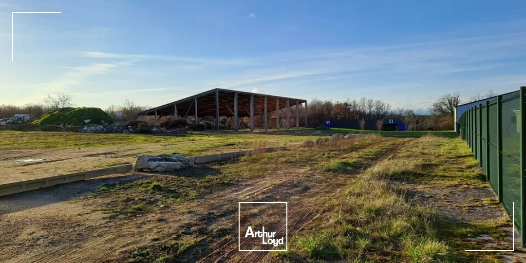 A VENDRE LOCAL D'ACTIVITE DE 672M² TOITURE SOLAIRE SUR CHAUVIGNY (86)