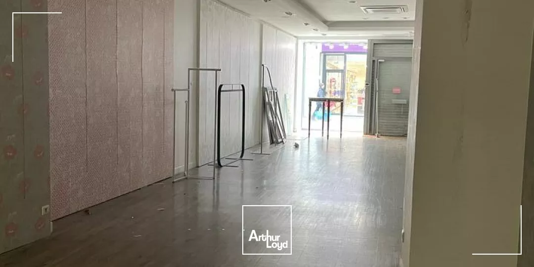 NIORT BEL EMPLACEMENT RUE PREMIUM HYPER CENTRE