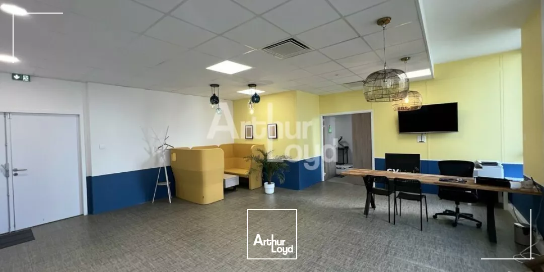 SAINT JACQUES DE LA LANDE - LA COURROUZE - BUREAUX A LOUER - 477 M² DIVISIBLE