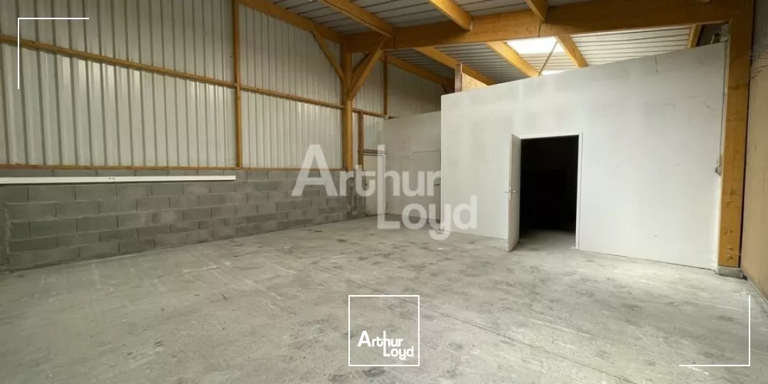 SAINT-GEORGES-SUR-LOIRE LOCAL D'ACTIVITÉ 365 m² A LOUER 