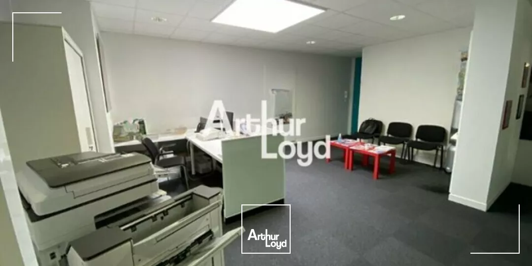 BUREAUX D'ENVIRON 196m2 