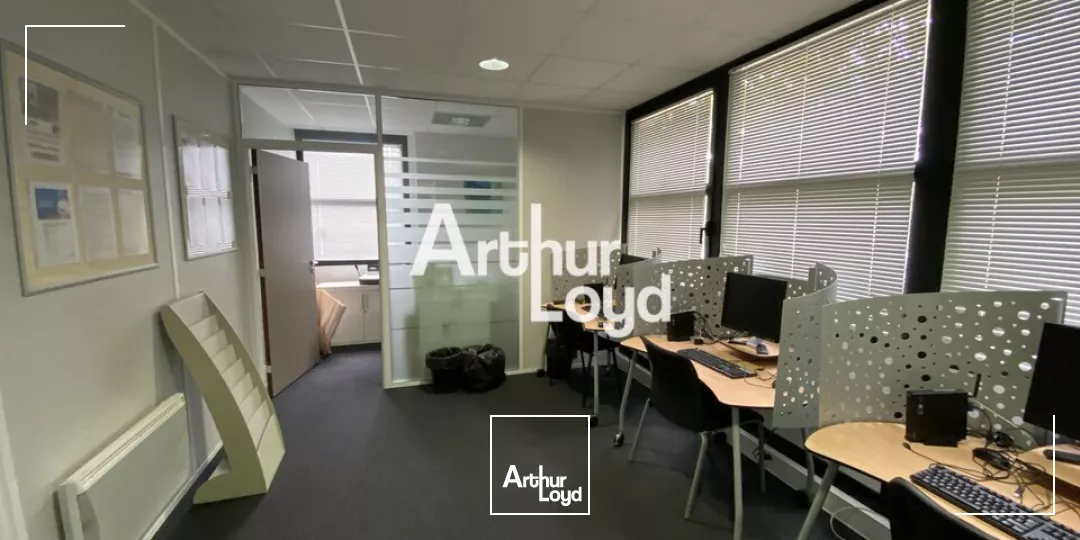 BUREAUX D'ENVIRON 196m2 