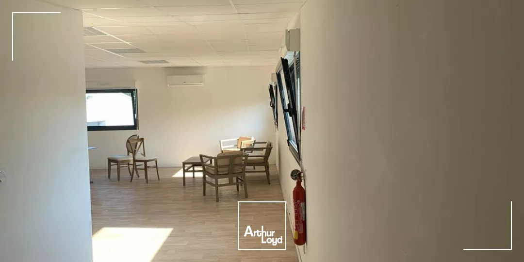 TOURS SUD VEIGNE PROCHE CHAMBRAY - D910 - A LOUER BUREAUX DE 88 M² AVEC 2 PARKINGS