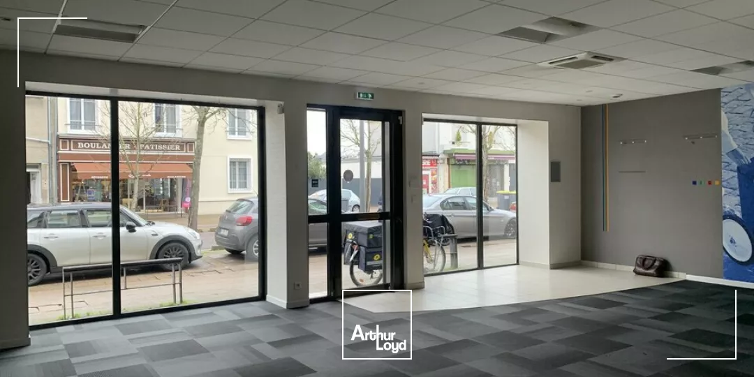 Local commercial à louer 70 m² - Saint-Pierre-des-Corps / idéal activité de services