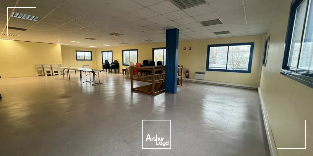 TOURS EST - MONTLOUIS CONNEUIL - A LOUER BUREAUX DE 240 M² AVEC STATIONNEMENT FACILE