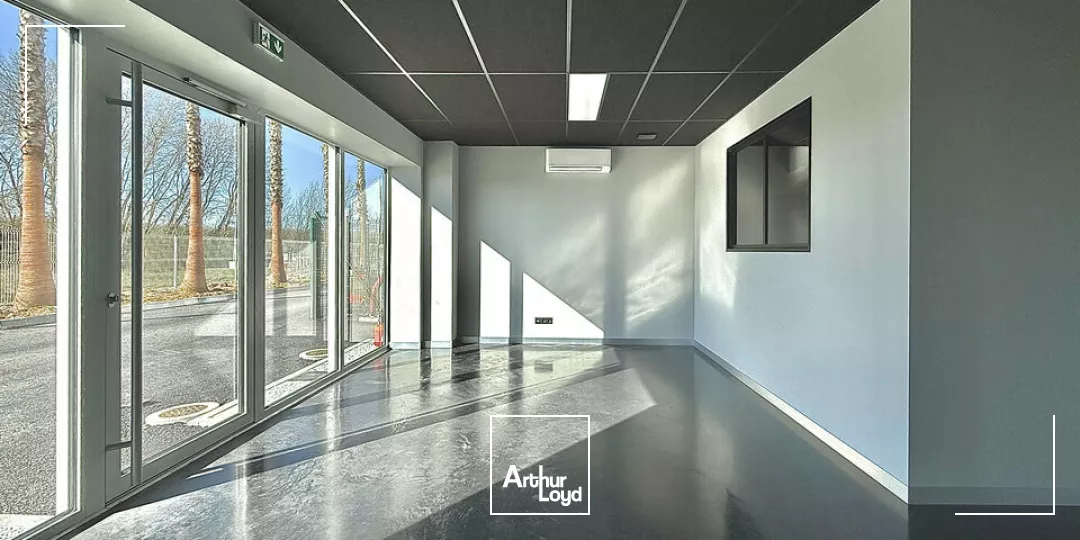  TOURS SUD EST ESVRES - A LOUER LOCAL D'ACTIVITES 305 ET 307 M² - A85 D943