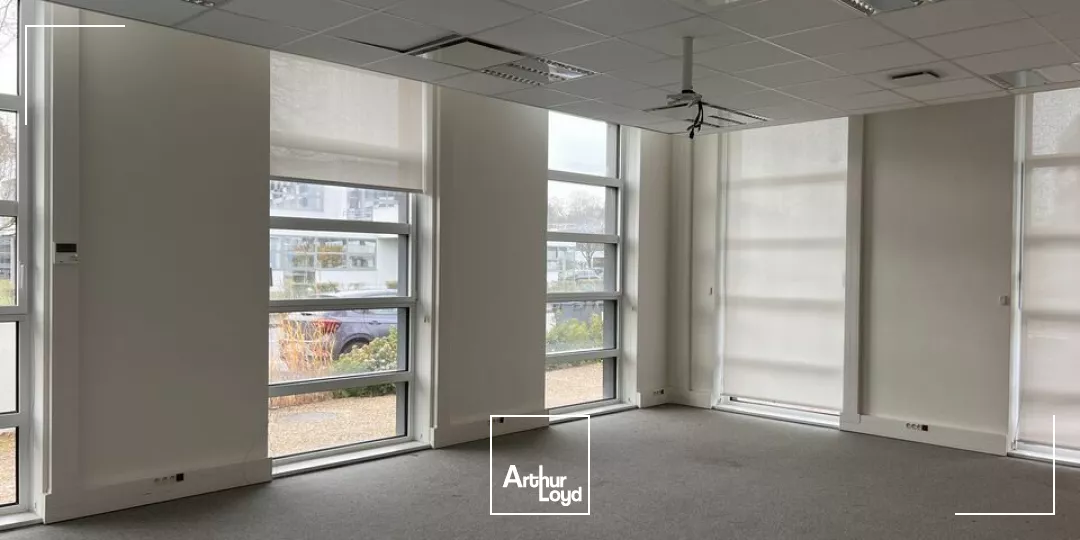 TOURS SUD QUARTIER LES 2 LIONS - A LOUER BUREAUX 229 M², EN RDC, ET 4 PARKINGS