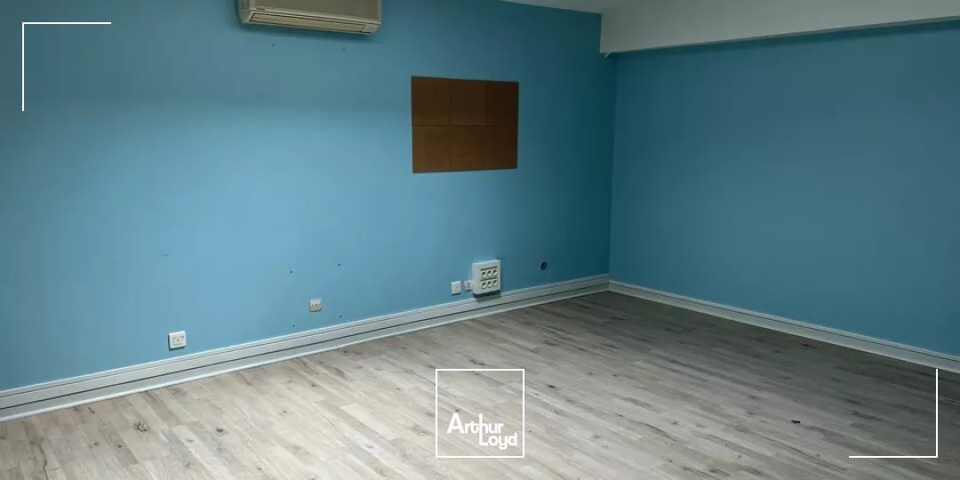 TOURS SUD JOUE - BUREAUX A LOUER 50 M² FACILITE DE STATIONNEMENT - PROXIMITE A10