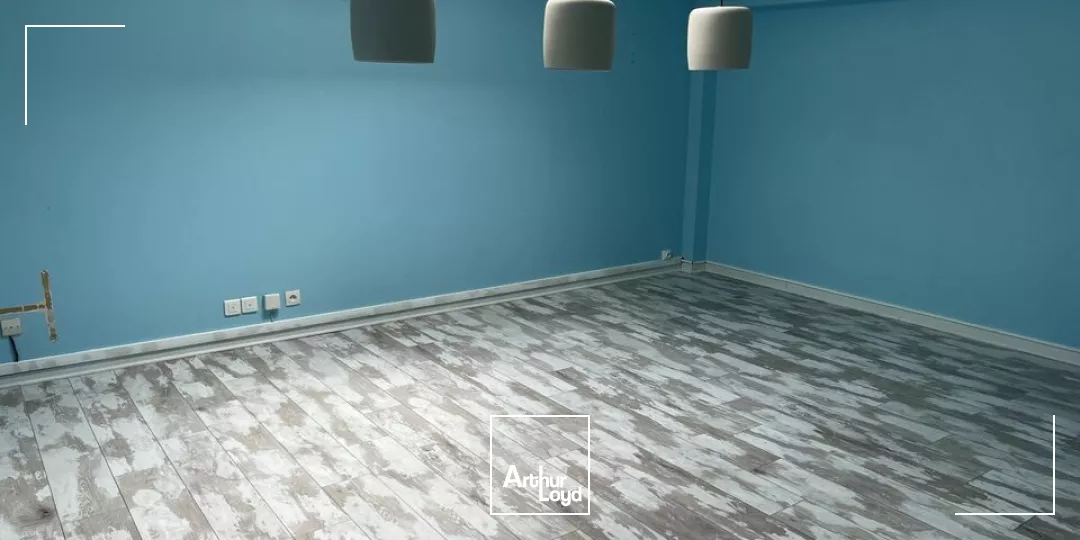 TOURS SUD JOUE - BUREAUX A LOUER 50 M² FACILITE DE STATIONNEMENT - PROXIMITE A10