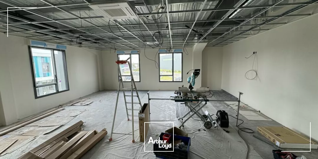 TOURS NORD - AVEC VISIBILITE AVENUE DU DANEMARK - A LOUER BUREAUX 251 M² - PARKINGS