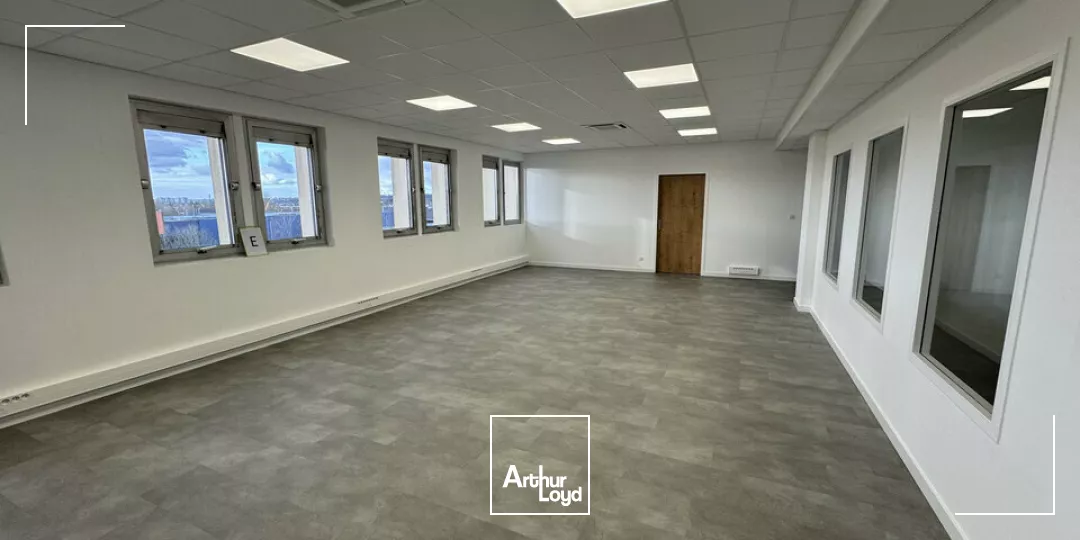 TOURS METROPOLE BUREAUX A LOUER 890 M² REMIS A NEUF