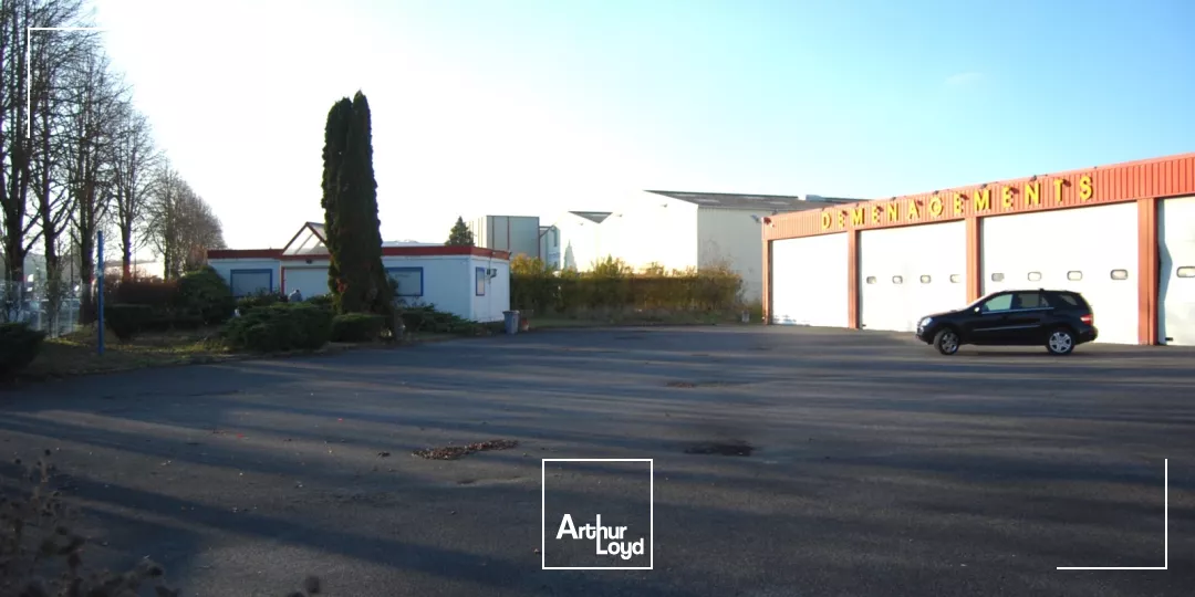 LOCAUX A LOUER - 880 m2 - ZAC LA VALLÉE à SAINT-QUENTIN