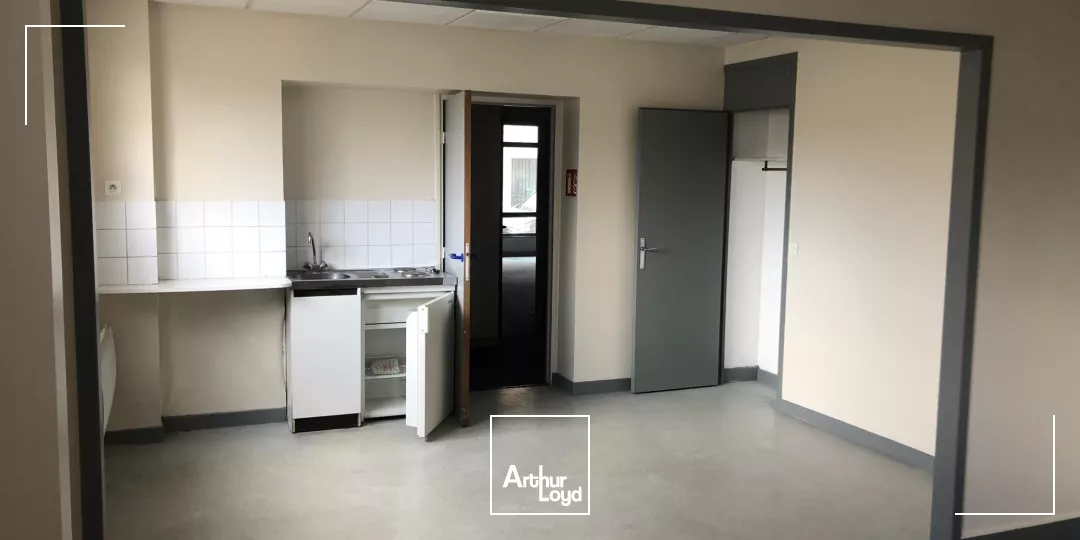 LOCAL COMMERCIAL - 214 m2 - À LOUER - BEAUVAIS CENTRE VILLE