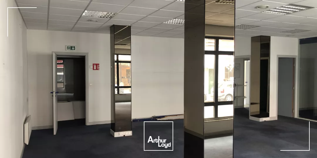 LOCAL COMMERCIAL - 214 m2 - À LOUER - BEAUVAIS CENTRE VILLE