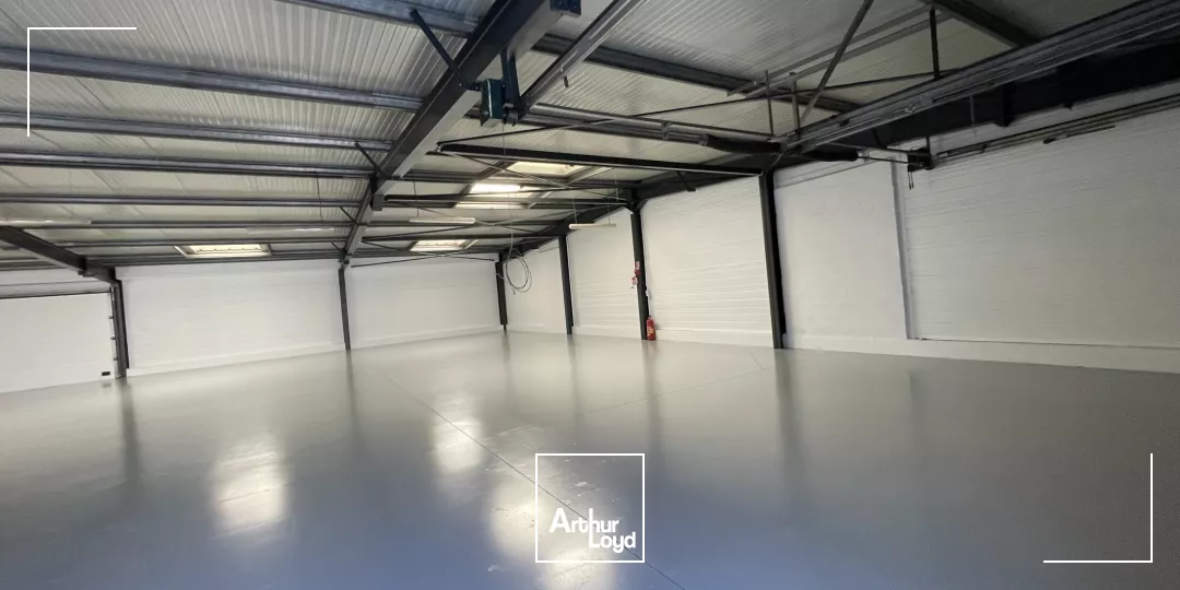 LOCAL COMMERCIAL - A LOUER - ZAC DE THER - 360 M2 - BEAUVAIS