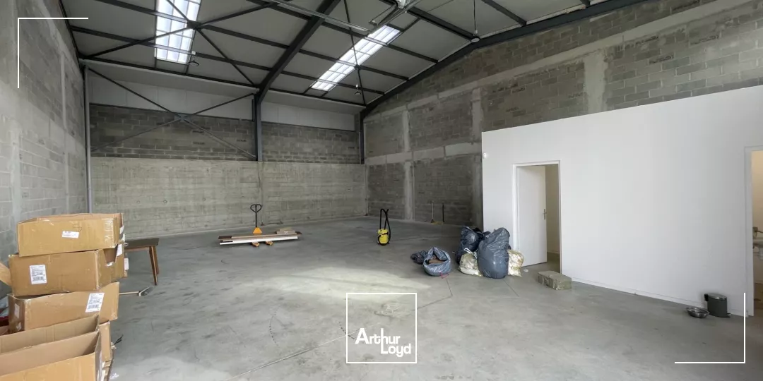 PARC D'ACTIVITE AVEC 4 CELLULES DISPONIBLES - SURFACES MODULABLES 