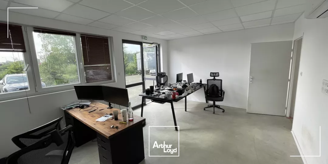 PARC D'ACTIVITE AVEC 4 CELLULES DISPONIBLES - SURFACES MODULABLES 