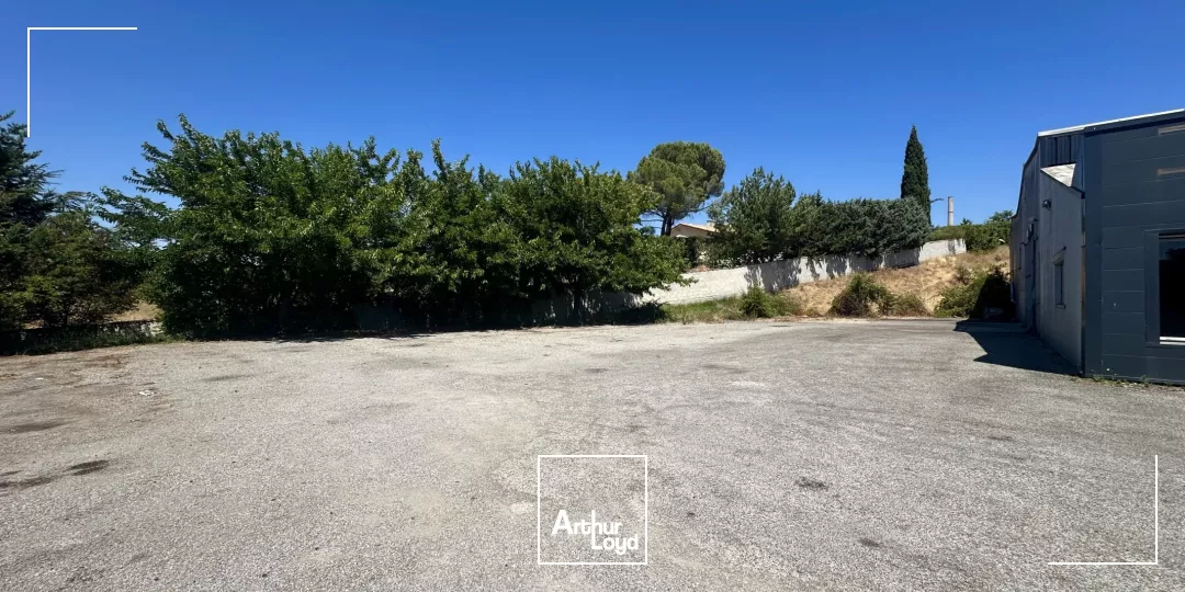 Local d'activités avec terrain à LOUER sur GARDANNE