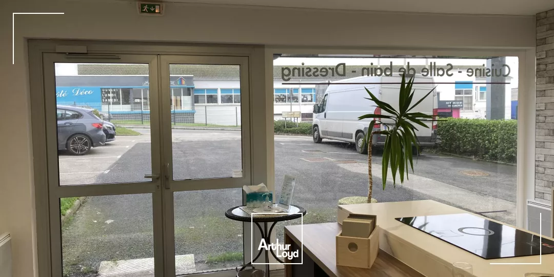 LOCAL D'ACTIVITE/COMMERCE/BUREAU A LOUER A BREST KERGONAN