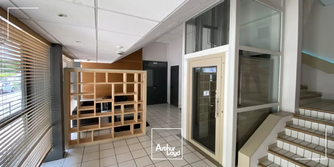 BUREAUX LUMINEUX A LOUER ECHIROLLES 125 M² 