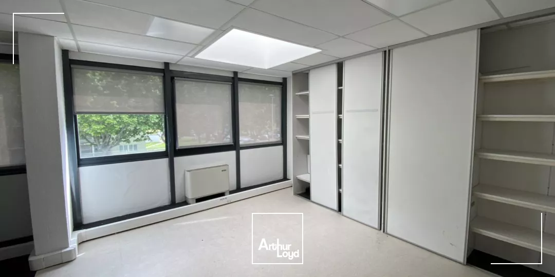 BUREAUX LUMINEUX A LOUER ECHIROLLES 125 M² 