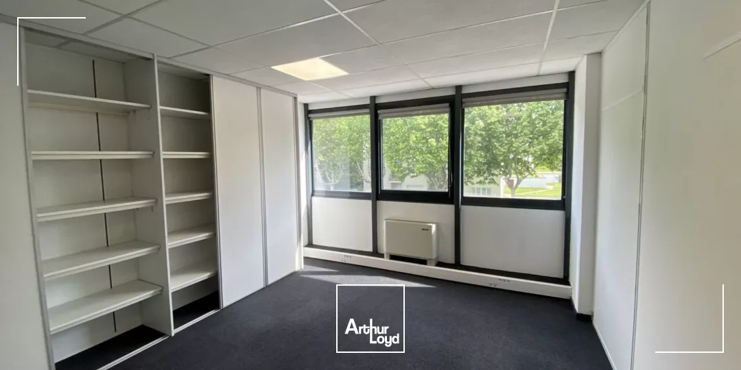 BUREAUX LUMINEUX A LOUER ECHIROLLES 125 M² 