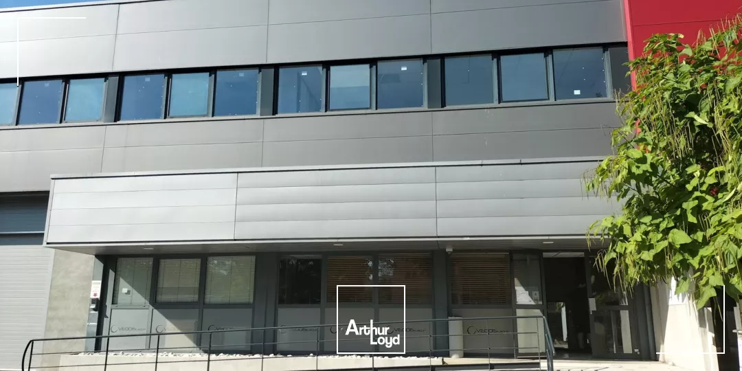 BUREAUX LUMINEUX A LOUER ECHIROLLES 125 M² 