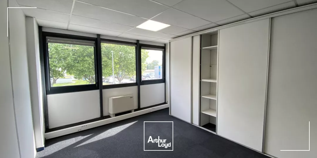 BUREAUX LUMINEUX A LOUER ECHIROLLES 125 M² 