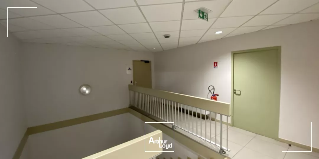 BUREAUX LUMINEUX A LOUER ECHIROLLES 125 M² 