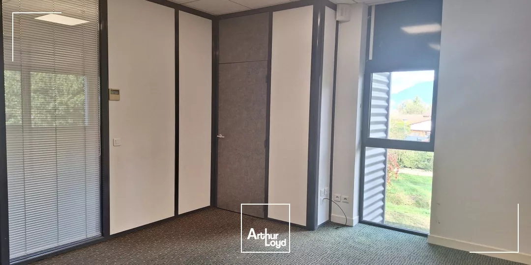 BUREAUX A LOUER A CROLLES 119M² AVEC PARKING
