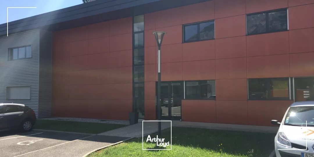 BUREAUX A LOUER A CROLLES 119M² AVEC PARKING