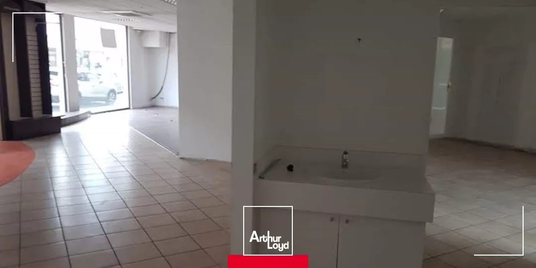 A louer - Local commercial - Villefranche centre