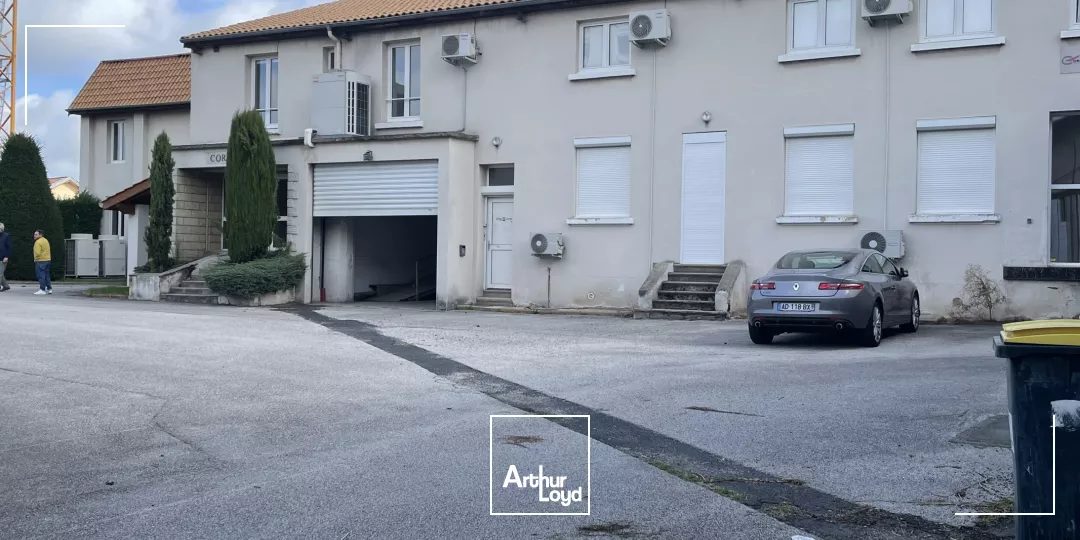 PRIX DE VENTE EN BAISSE : Bâtiment mixte indépendant sur son terrain à Saint-Étienne